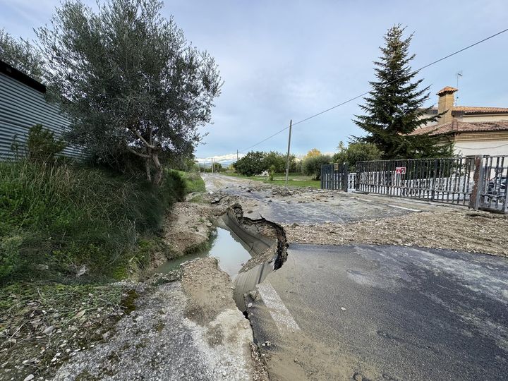 Roseto. Proseguono i lavori in via Coste Lanciano, strada ancora chiusa