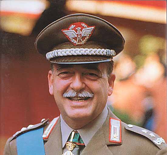 Roseto ricorda Carlo Alberto Dalla Chiesa con un busto in piazza della Repubblica