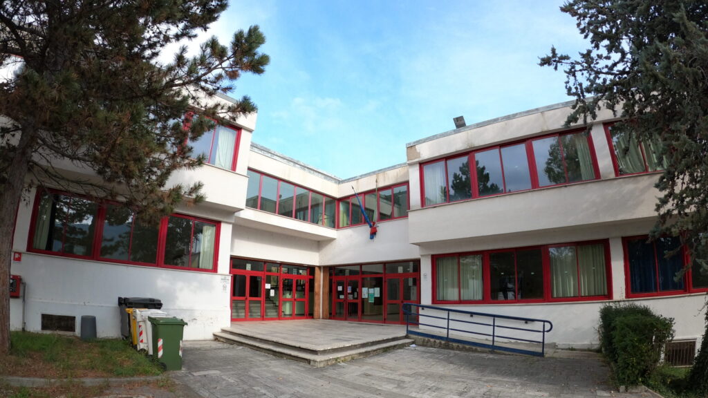 Dopo il sequestro del Delfico, via libera al trasporto scolastico: più corse per la Cona, ma servono fondi della Regione