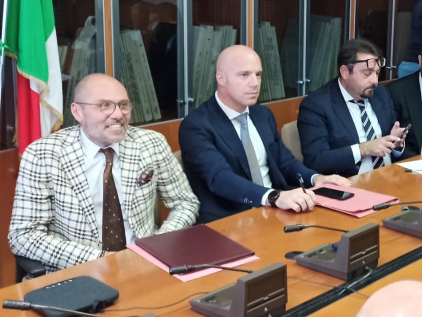 Oggi le Secondarie di nuovo in aula. le Primarie prossima settimana. Si valuta l’acquisto dell’ex Ced Tercas alla Gammarana e in comodato la palestra Mazzini .