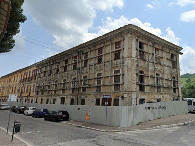 Cede il solaio al vecchio “Ospedaletto” di Porta Romana. Geometra in codice rosso.