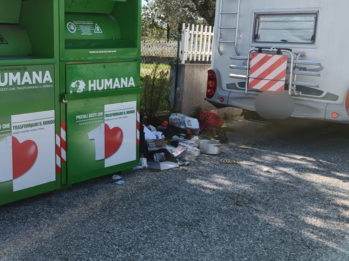 Un lettore ci scrive: “Una Discarica abusiva davanti all’asilo”