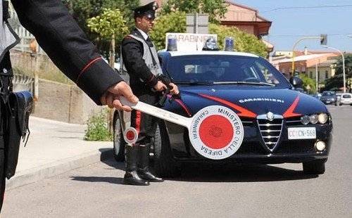 Teramo: evaso dai domiciliari, beccato in moto dai Carabinieri. Martinsicuro: Allontanati sospetti truffatori