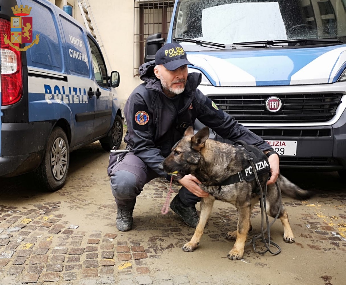 Teramo: la Polizia di Stato in piazza per la sicurezza, con uno sguardo alle giovani generazioni
