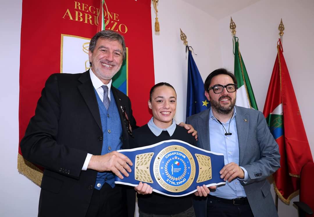 La campionessa italiana dei pesi superpiuma Jasmine Di Felice incontra Marsilio