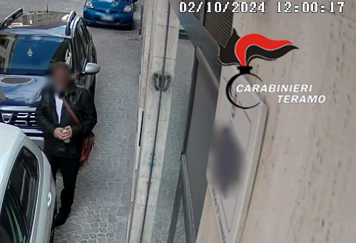 Teramo: Imbrattava le auto con spray di vernice nera. Individuato dai Carabinieri