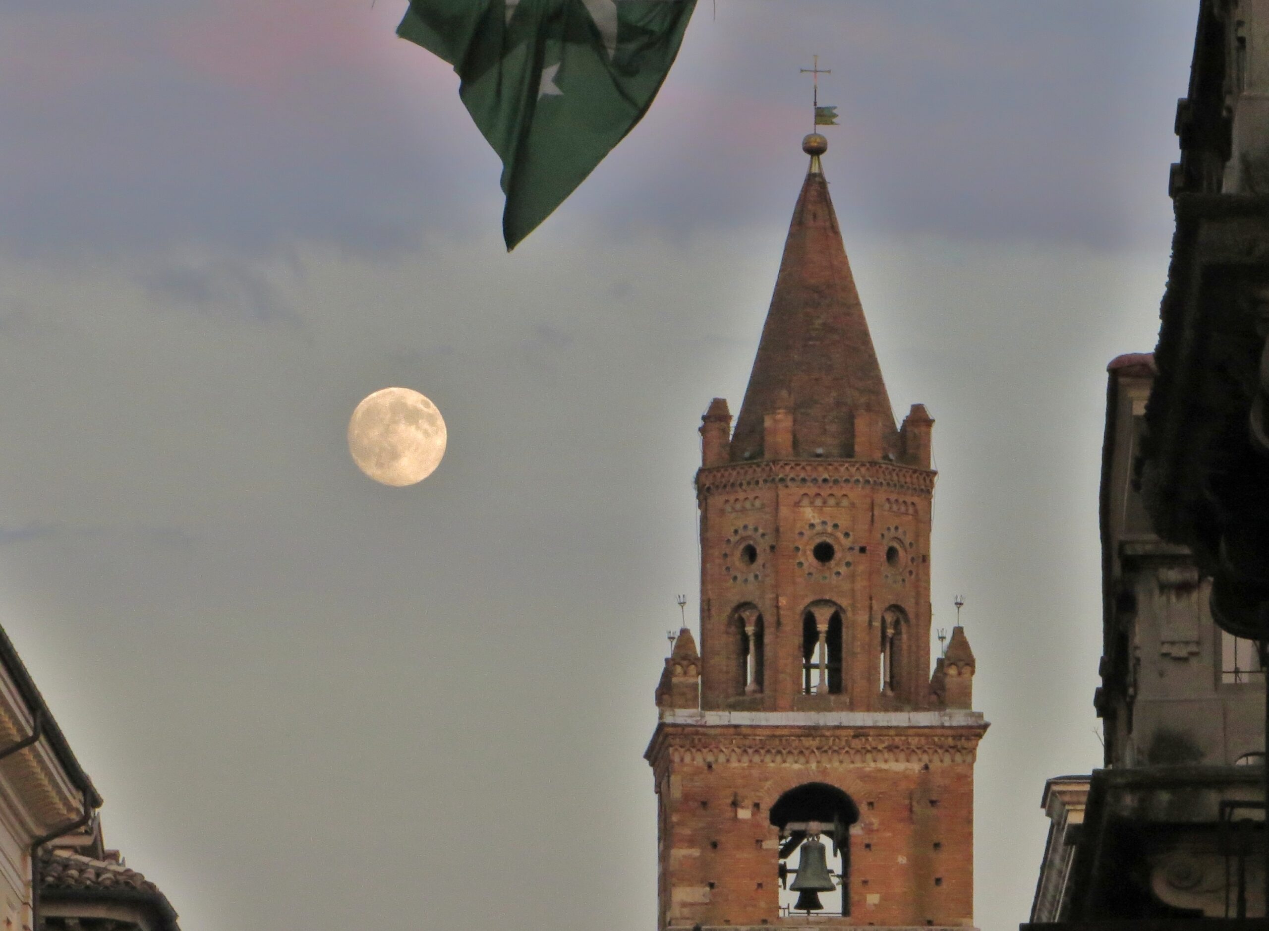 L’ultima Superluna del 2024. Occhi al cielo dalle 22,28