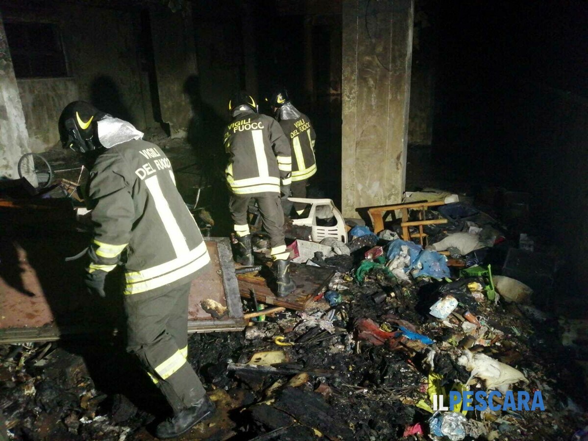 Pescara. Dopo lo sfratto, l’incendio. Pettinari: “Serve l’esercito”