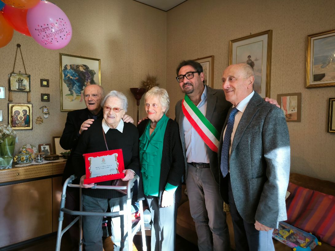 Cent’anni per la maestra Mara. Gli auguri anche dalla nostra redazione