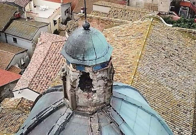 Montepagano: Si rientra nelle case. riaperte anche le strade intorno alla chiesa colpita dal fulmine.
