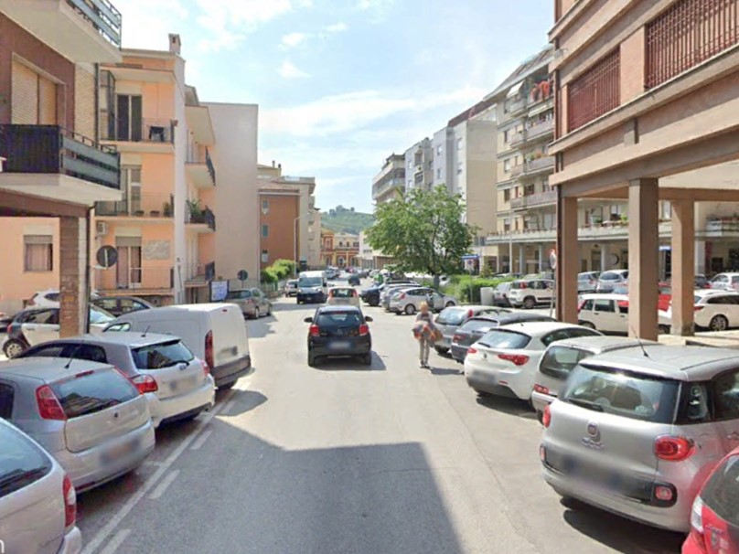 Accoltellata una donna in via Pannella. Si cerca l’autore