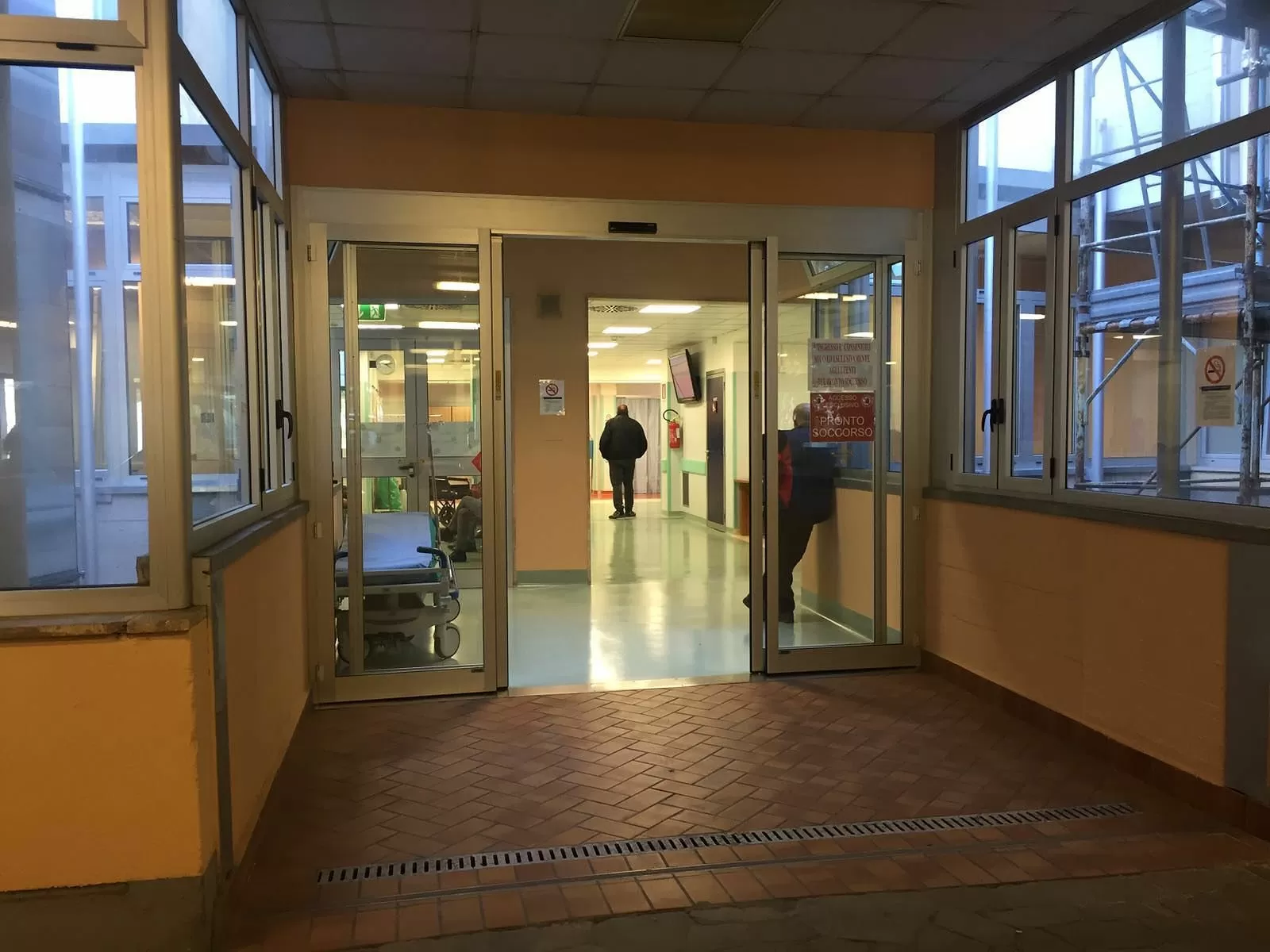 Aggredisce infermiere al P.S. del Mazzini: Denunciato