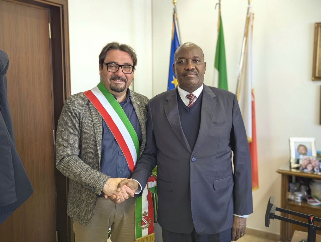 Teramo e il Burundi si stringono in un abbraccio solidale: il sindaco D’Alberto riceve l’ambasciatore Ndabashinze