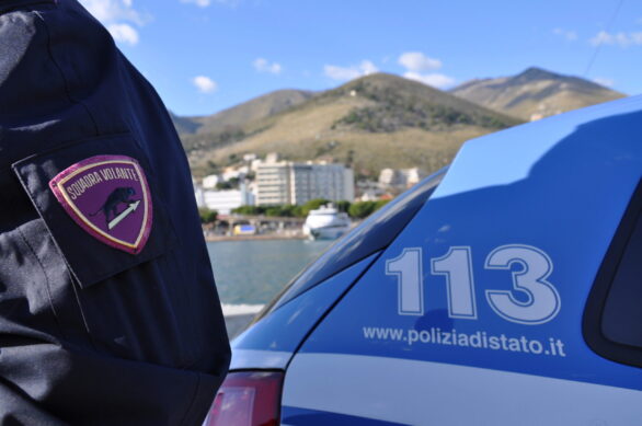 Controllato con arnesi da scasso in auto: denunciato dalla Polizia presunto ladro trasfertista”.