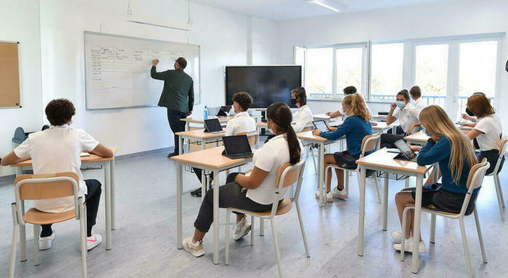 Abruzzo, meno studenti, meno scuole: l’allarme dello Snals