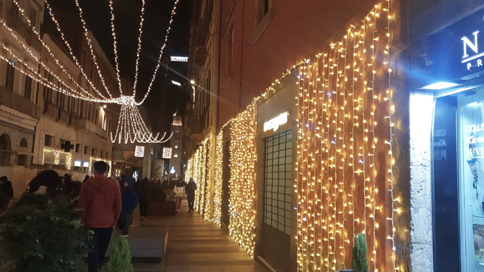 Natale a Teramo: Tante luci accese, peccato per le fioriere “sfiorite”