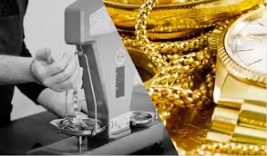 Colf ruba gioielli e li rivende al compro oro: coppia indagata a Teramo