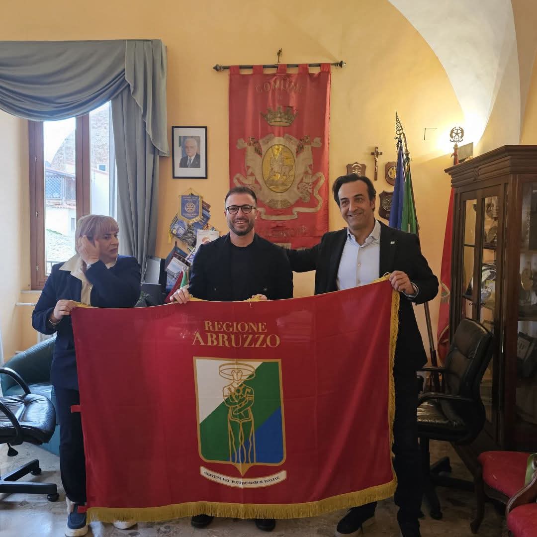 Consegnata a Giulianova la nuova bandiera della Regione Abruzzo.