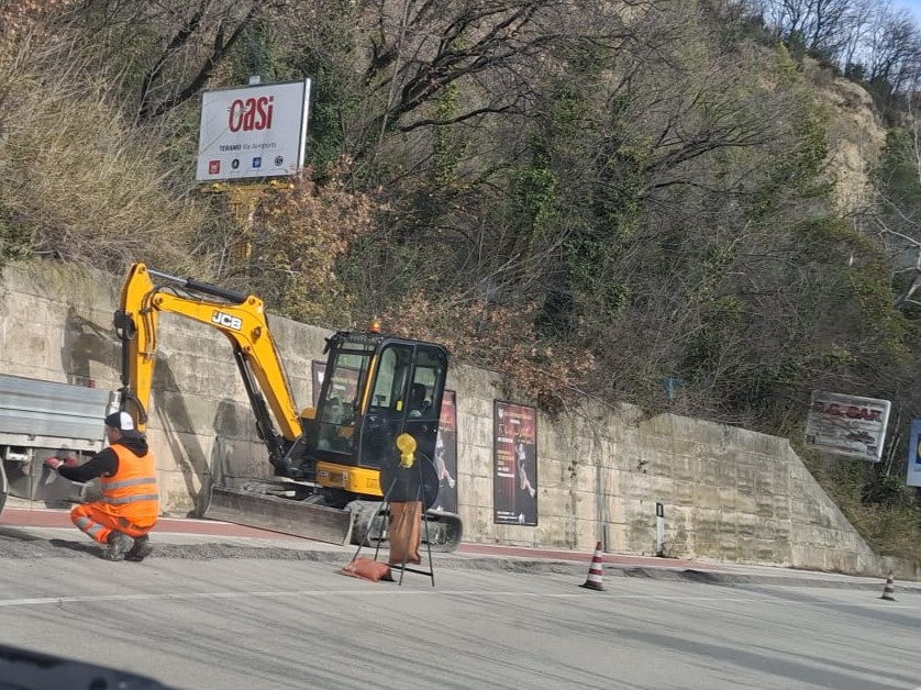 Ancora cordoli per la ciclabile. Stavolta Colpita Via De gasperi