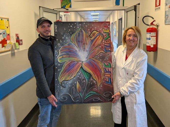 Arte e umanizzazione delle cure: donati dipinti all’Oncologia di Teramo