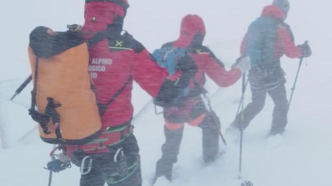 Soccorso Alpino salva due escursionisti sul monte Sirente bloccati dalla nebbia