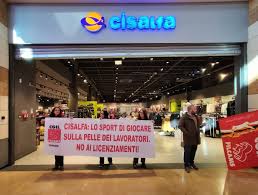 Chiusura Cisalfa al Gran Sasso: Amministratori e Sindacati Chiedono Maggiore Responsabilità Sociale al Centro Commerciale