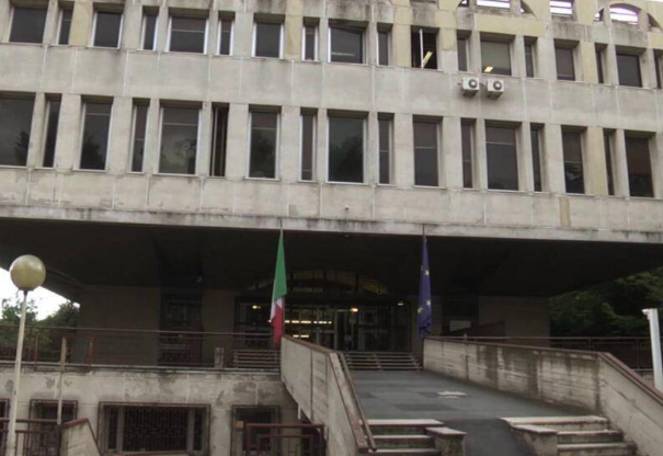 Aggressione sotto i portici del Grand’Italia. Cominciato oggi il processo