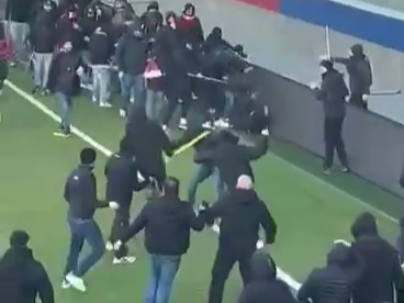 Tifosi in arresto dopo gli scontri allo stadio: L’Aquila e Sambenedettese ai ferri corti