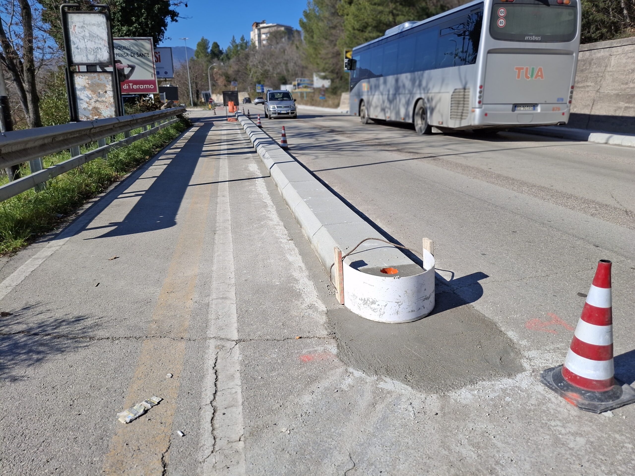 Teramo e i cordoli della ciclabile. Si dia un segnale di buon senso facendo un passo indietro. Oggi, intanto, verifiche della polizia locale.