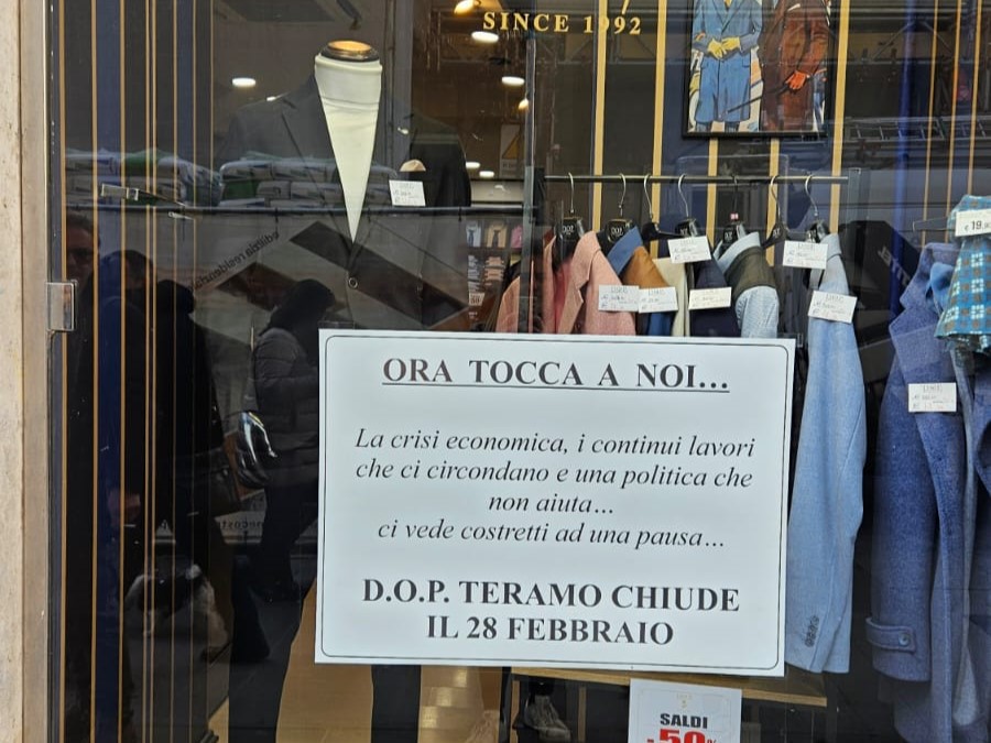 Chiude D.O.P.. L’annuncio stamattina in un volantino affisso in vetrina