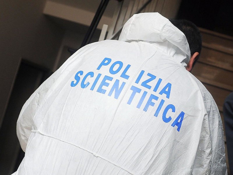Trentaduenne Trovato morto in casa con ferite da coltello