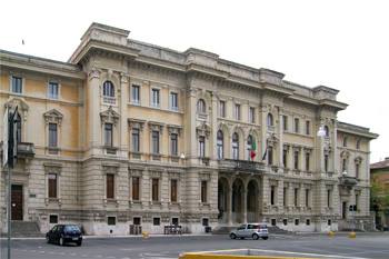 “Manteniamo le scuole in Centro”. E’ l’appello dei residenti della Macroarea 5. Cominciata la raccolta firme