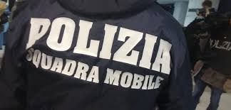 Rottura del setto nasale per la dipendente della Chiocciola aggredita. La ragazza che avrebbe sferrato il pugno aveva con se anche un coltello di 18 centimetri