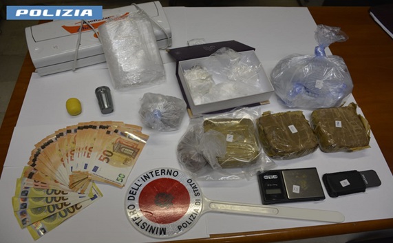 Teramo: Smantellato dalla Polizia un “Supermercato della Droga”, Arrestato un 27enne. In casa aveva 300mila euro di droga