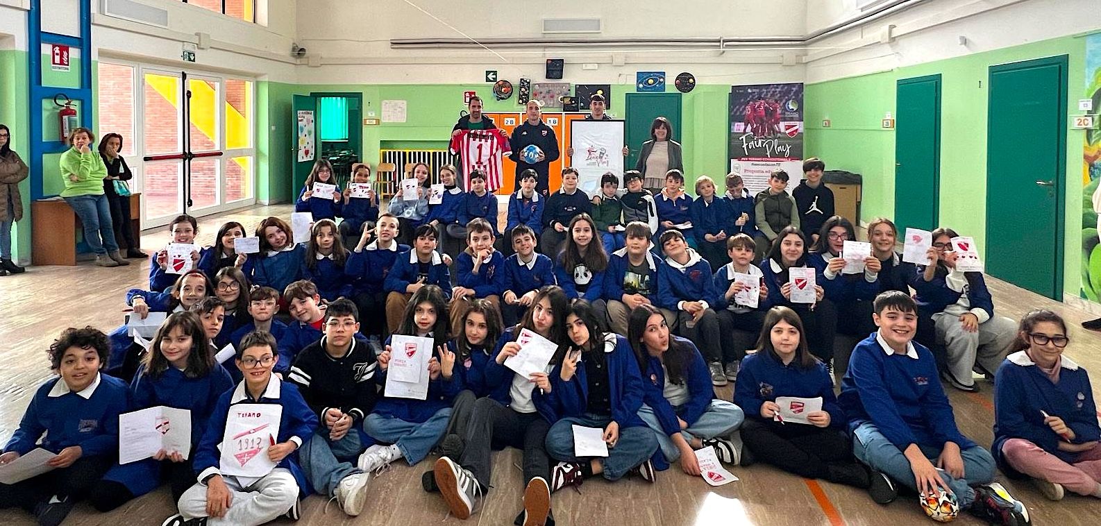 Scuola Risorgimento. Sport e divertimento con i calciatori Biancorossi