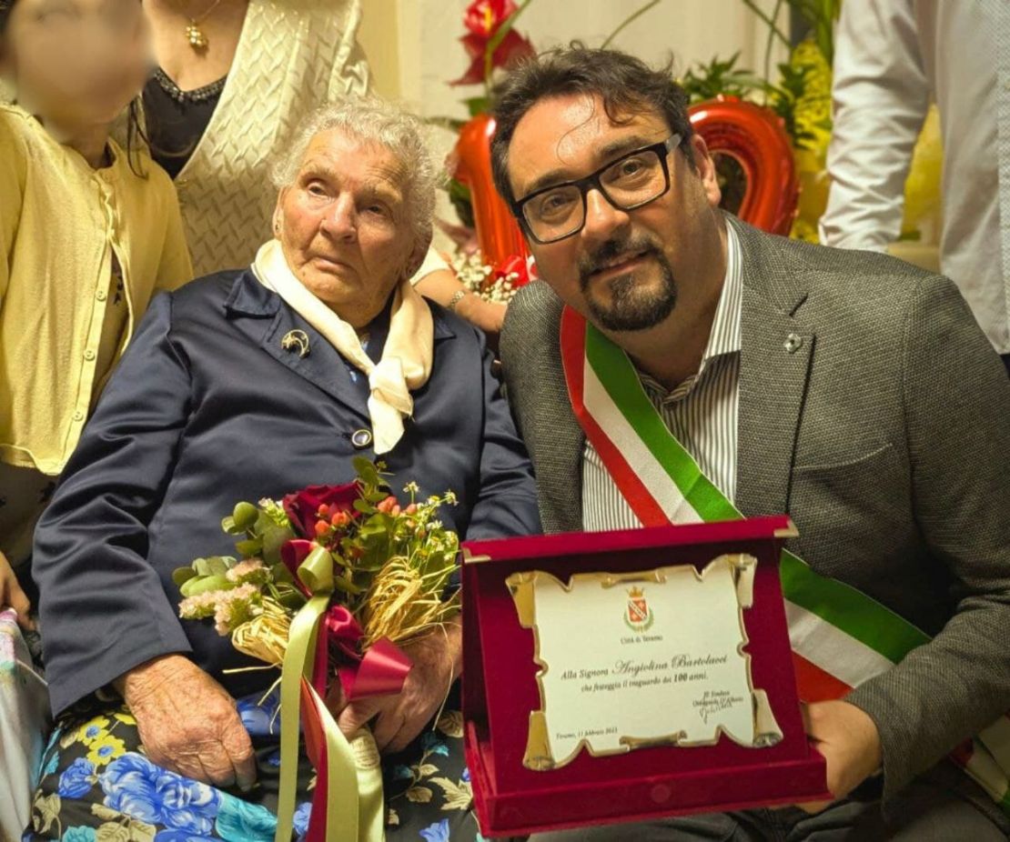 Cento anni per Angiolina. Festeggiata in famiglia e dal sindaco D’Alberto in nome dei teramani