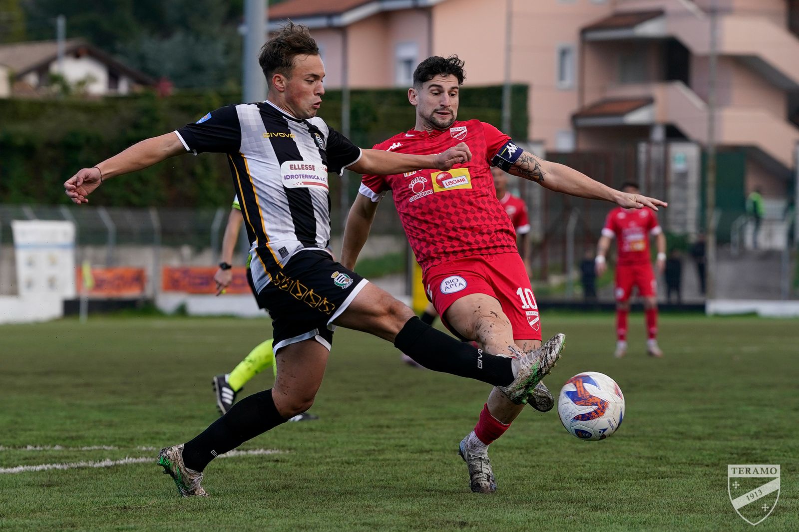 Un brutto Teramo, debole in attacco e poco concentrato in difesa, cade meritatamente (2-0) a Sora.