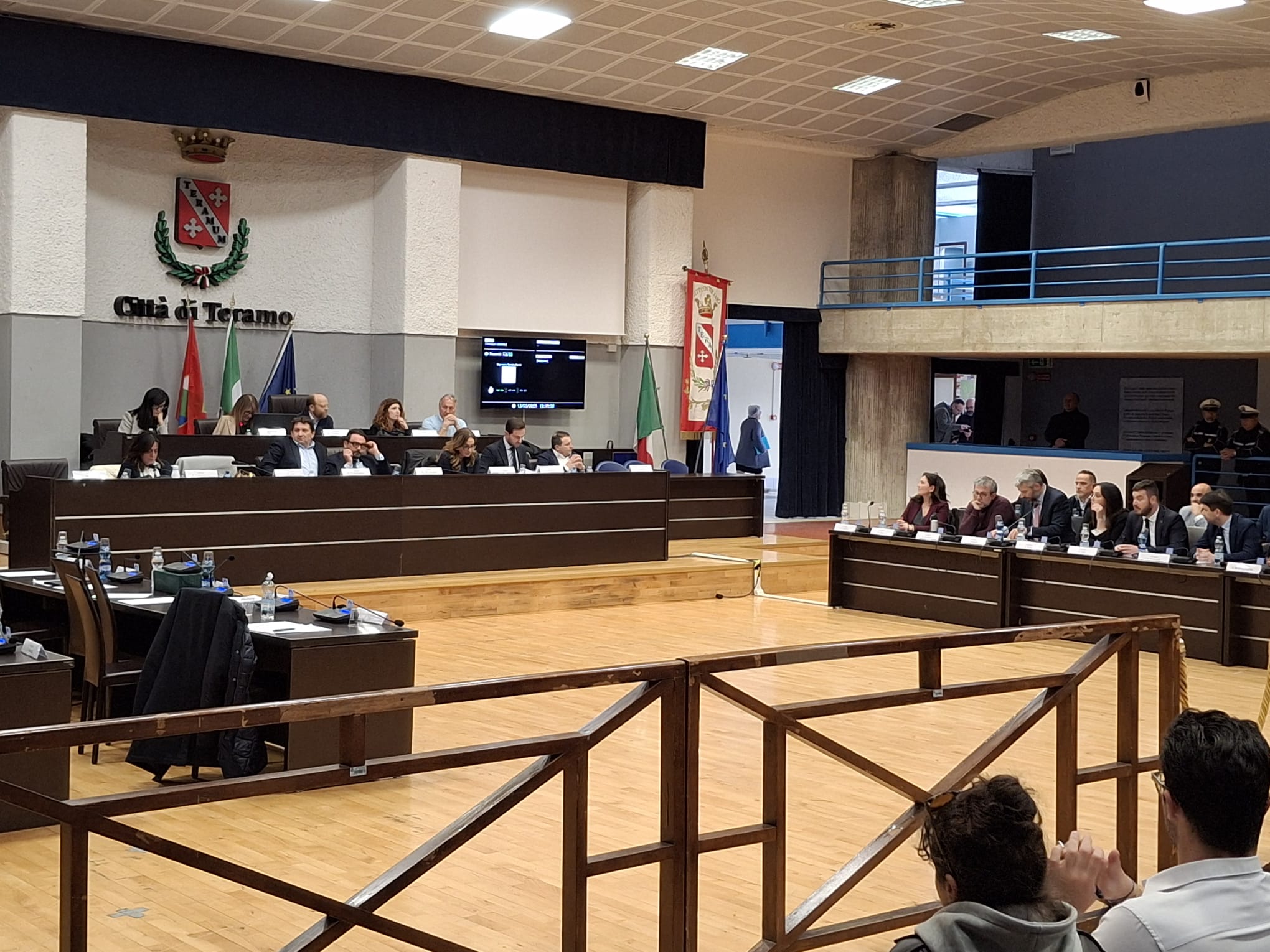 Manca il numero legale. Non passa in consiglio il permesso alla Provincia a costruire in deroga. L’Opposizione: “Vergognoso”