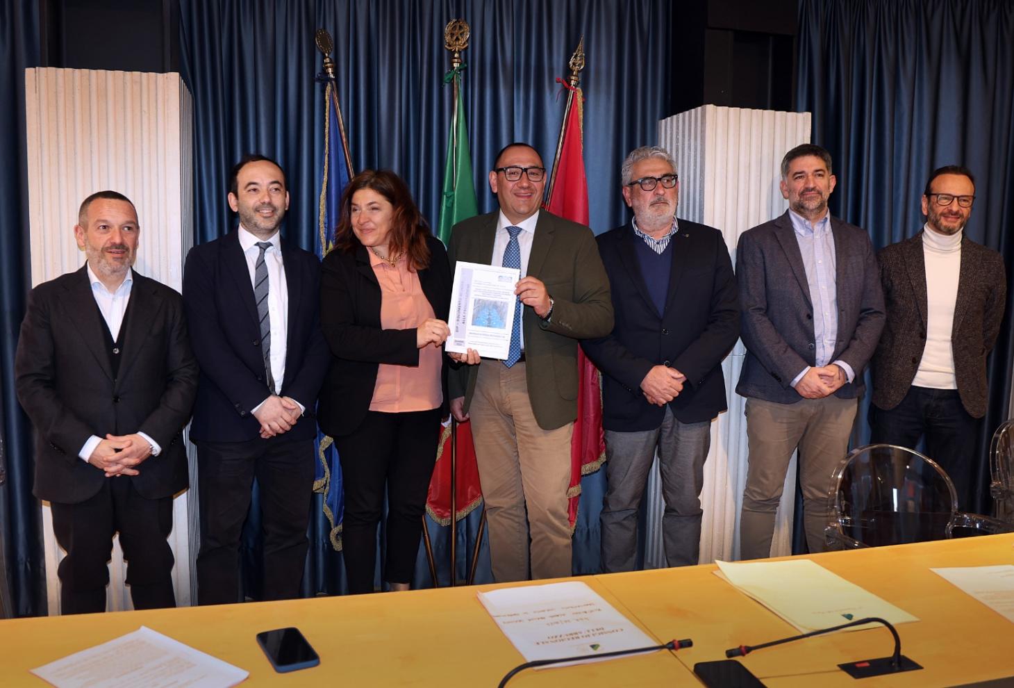 Acque reflue, l’Abruzzo punta al riuso: firmato accordo a Pescara