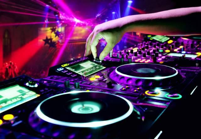 Un lettore scrive: “Vodka a mio figlio e altri minorenni in discoteca”.