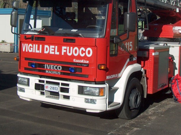 Pescara.”Non ci pagano da mesi”: operai minacciano di gettarsi da una gru