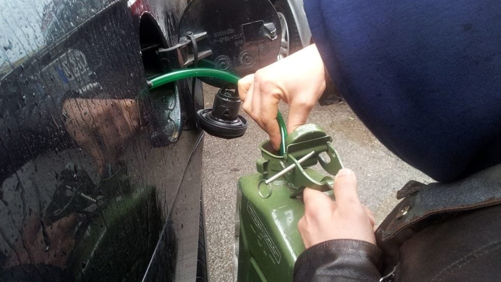 Dipendente di azienda di trasporti denunciato per furto di gasolio a Pescara