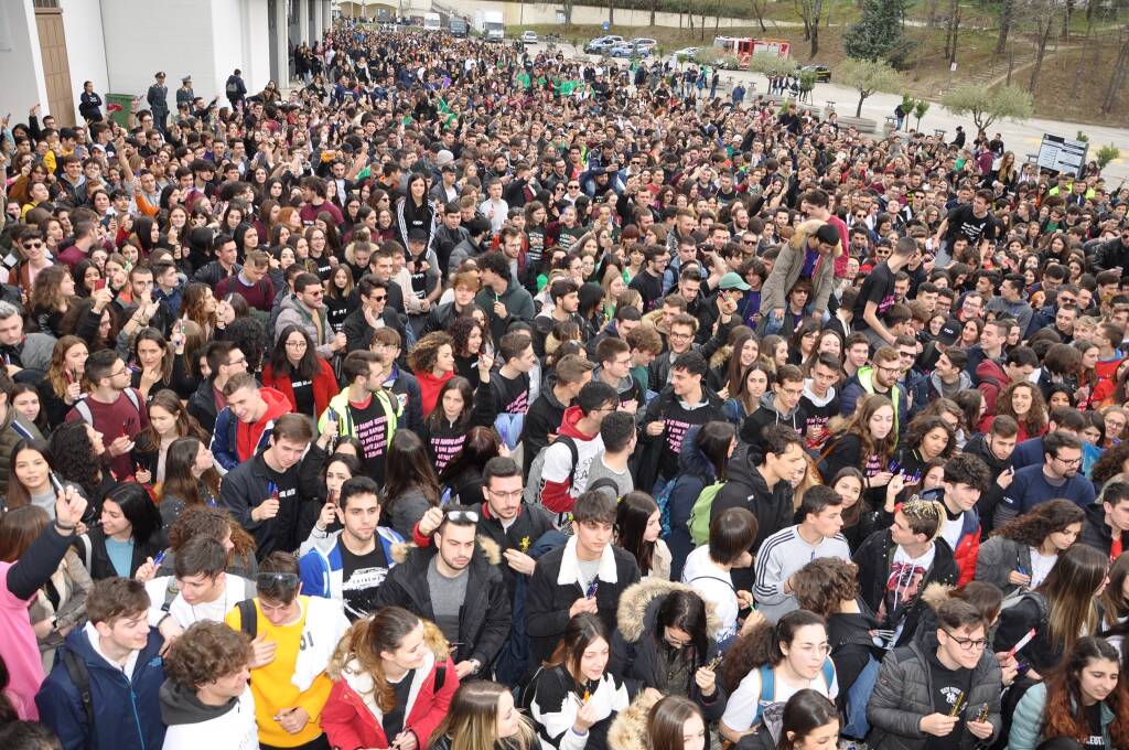 100 giorni al diploma. Lettera del vescovo Leuzzi agli studenti