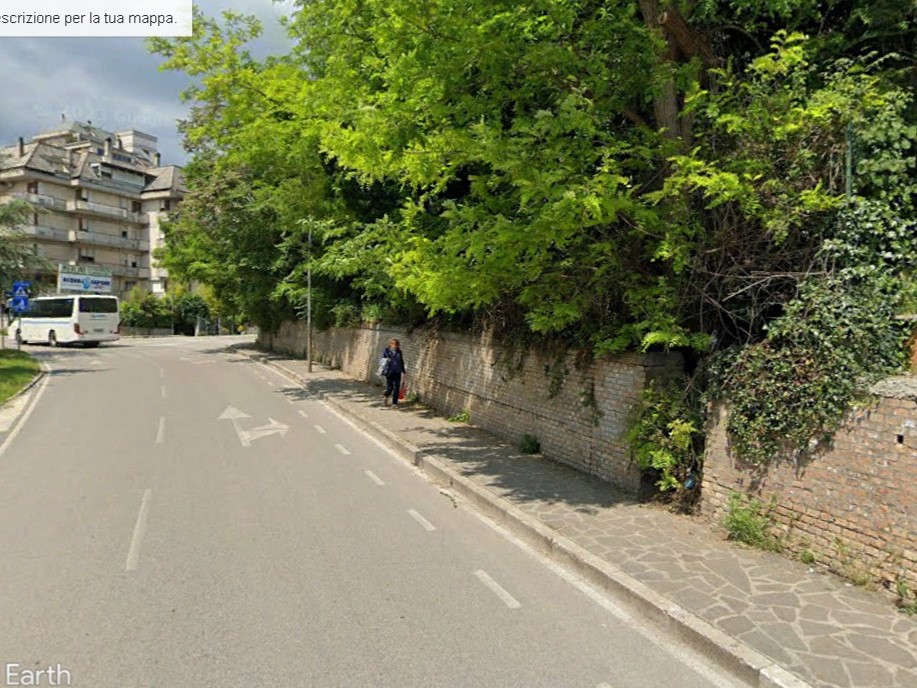 Rotolano pietre. Vigili del Fuoco in via Cona
