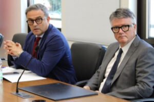 Cavallari e Menna (Abruzzo Insieme):”Magnacca festeggia l’asfalto, ma dimentica gli impegni di ARAP sulla raccolta delle acque bianche e nere”