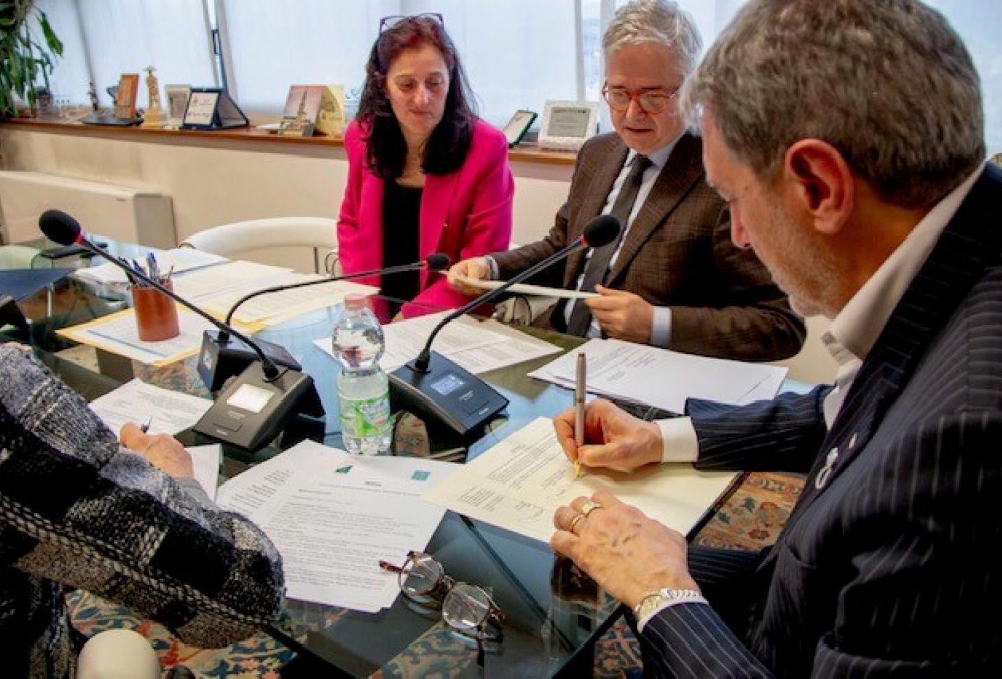 L’Abruzzo Sostiene la Ripresa dell’Ucraina: Firmato il Protocollo di Intesa con Sumy: “Create opportunità di crescita reciproca”
