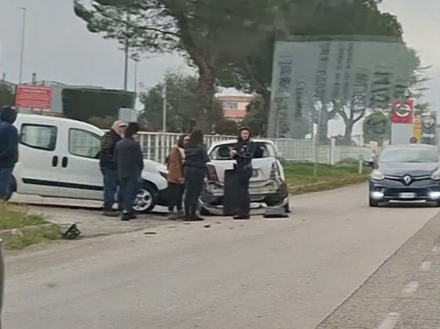 Camion contro auto a Piano D’Accio.