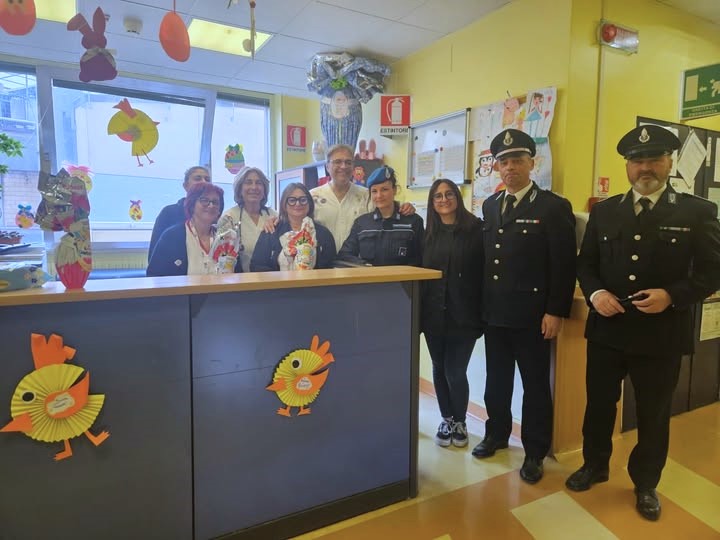 “Un Uovo di Speranza”: la Polizia Penitenziaria porta la Pasqua ai piccoli pazienti dell’Ospedale di Teramo