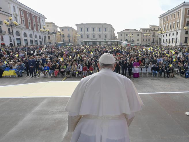 Abruzzo in lutto per la scomparsa di Papa Francesco. Marsilio:”Un legame indelebile con la nostra terra”