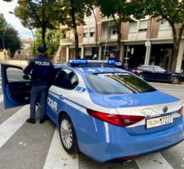Picchia la moglie davanti al figlio, denunciato e allontanato